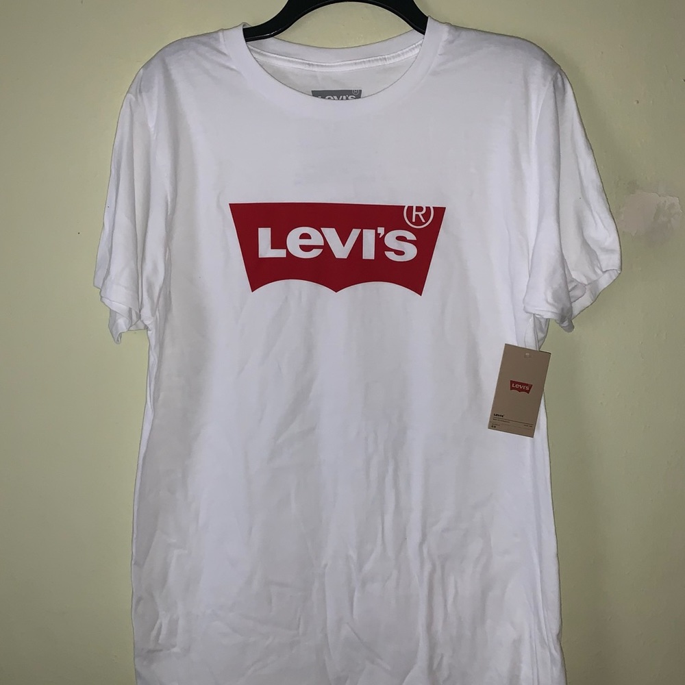 Levi’s t-shirt